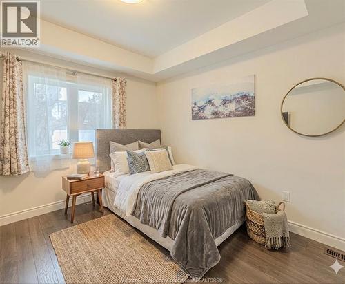 2554 Olive, Windsor, ON - Indoor Photo Showing Bedroom