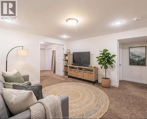 2554 Olive, Windsor, ON - Indoor Photo Showing Living Room
