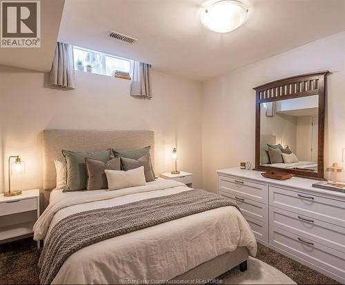2554 Olive, Windsor, ON - Indoor Photo Showing Bedroom