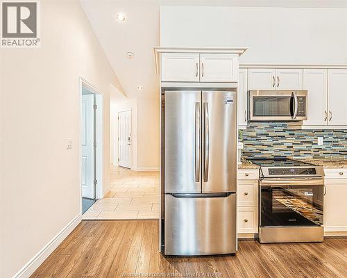 2554 Olive, Windsor, ON - Indoor Photo Showing Kitchen
