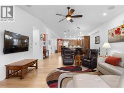 Living room looking towards front - 