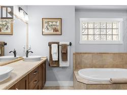 5-piece ensuite - 