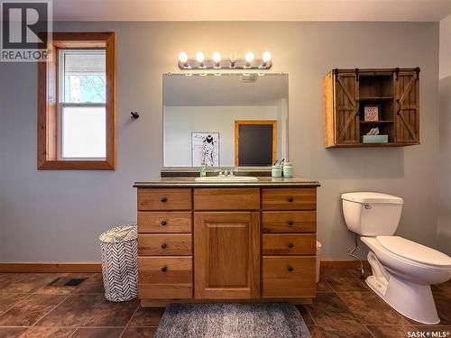 103 1St Street E, Frontier, SK - Indoor Photo Showing Bathroom
