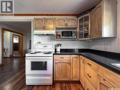 103 1St Street E, Frontier, SK - Indoor Photo Showing Kitchen