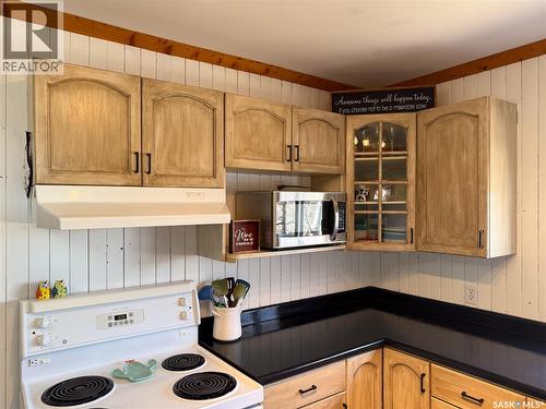 103 1St Street E, Frontier, SK - Indoor Photo Showing Kitchen