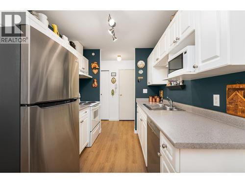 914 Vancouver Street Unit# 403, Creston, BC - Indoor Photo Showing Kitchen With Double Sink