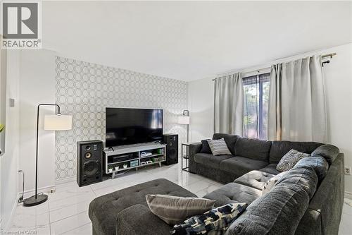 8 Gerrick Court, Hamilton, ON - Indoor Photo Showing Living Room