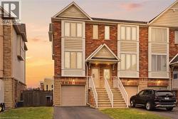 17 HEMLOCK Way Grimsby, ON L3M 0A7