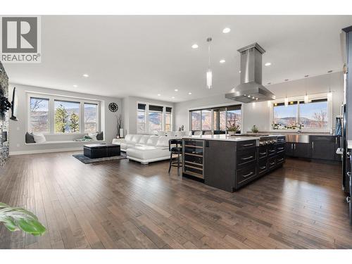 2875 Shayler Road, Kelowna, BC - Indoor Photo Showing Living Room