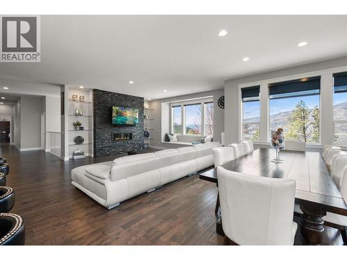 2875 Shayler Road, Kelowna, BC - Indoor Photo Showing Living Room