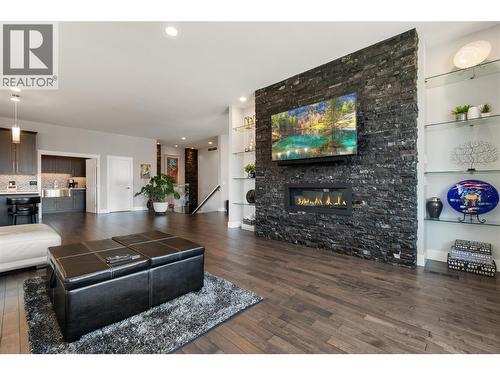 2875 Shayler Road, Kelowna, BC - Indoor Photo Showing Living Room With Fireplace