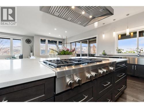 2875 Shayler Road, Kelowna, BC - Indoor Photo Showing Kitchen With Upgraded Kitchen