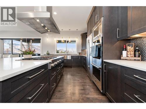 2875 Shayler Road, Kelowna, BC - Indoor Photo Showing Kitchen With Upgraded Kitchen