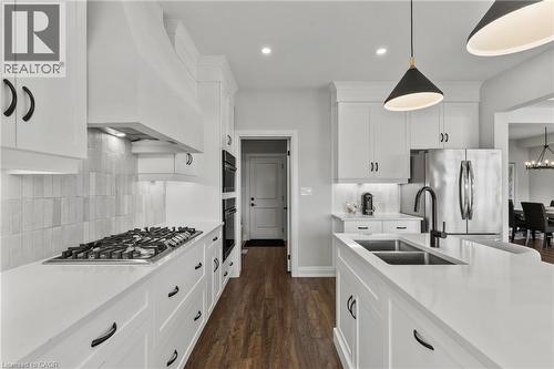 236 Walker Road, Pelham, ON - Indoor Photo Showing Kitchen With Double Sink With Upgraded Kitchen