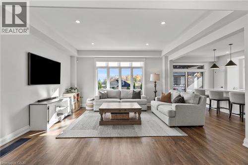 236 Walker Road, Pelham, ON - Indoor Photo Showing Living Room