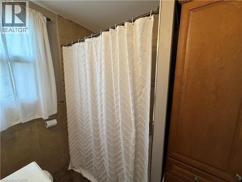 628 Dunn Avenue, Hamilton, ON - Indoor Photo Showing Bathroom