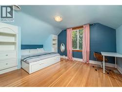 Big bedroom # 5 with built ins! - 