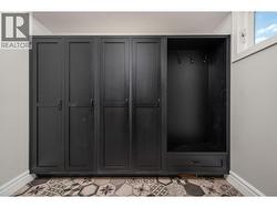 Big mudroom space - 
