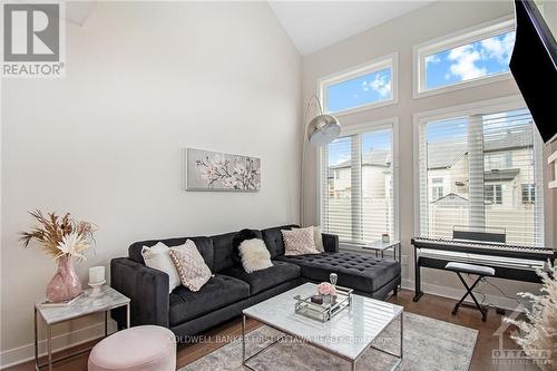 427 Rainrock Crescent, Ottawa, ON - Indoor Photo Showing Living Room