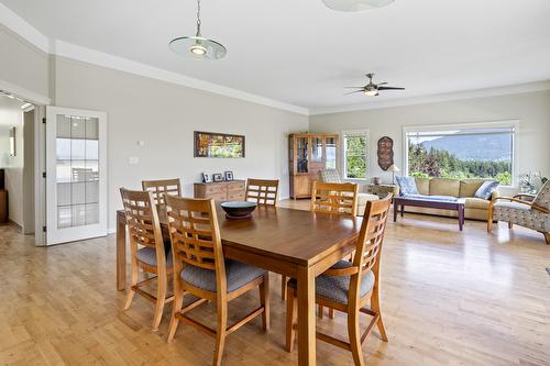 2110 30Th Street, Lister, BC - Indoor Photo Showing Dining Room
