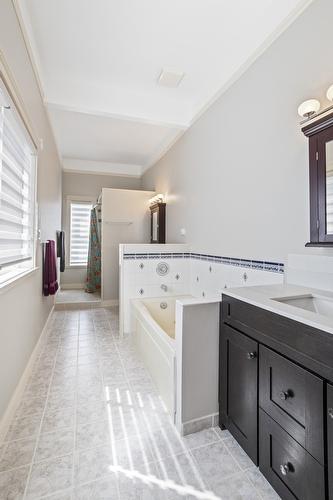 2110 30Th Street, Lister, BC - Indoor Photo Showing Other Room