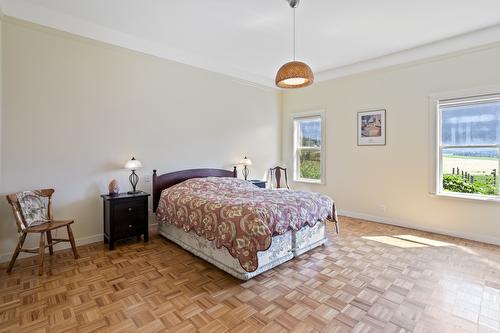 2110 30Th Street, Lister, BC - Indoor Photo Showing Bedroom