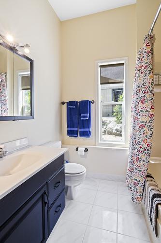 2110 30Th Street, Lister, BC - Indoor Photo Showing Bathroom