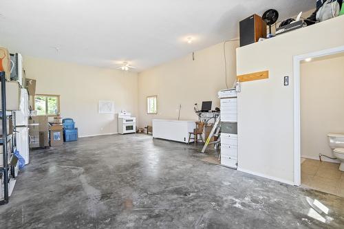 2110 30Th Street, Lister, BC - Indoor