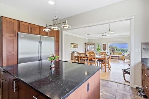 2110 30Th Street, Lister, BC - Indoor Photo Showing Kitchen With Upgraded Kitchen