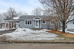 439 Rue Lafleur Brownsburg-Chatham, QC J8G 2Y7