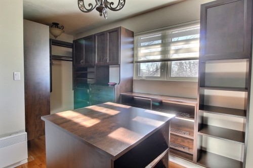 Penderie (Walk-in) - 193 Av. George, Rouyn-Noranda, QC - Indoor