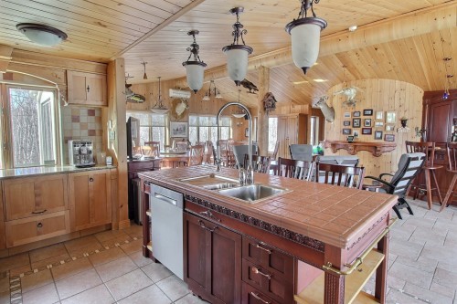 Cuisine - 193 Av. George, Rouyn-Noranda, QC - Indoor Photo Showing Kitchen With Double Sink