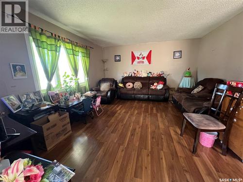 405 York Street, Regina, SK - Indoor Photo Showing Living Room