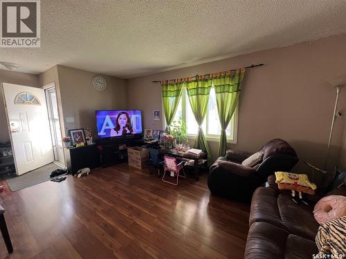 405 York Street, Regina, SK - Indoor Photo Showing Living Room