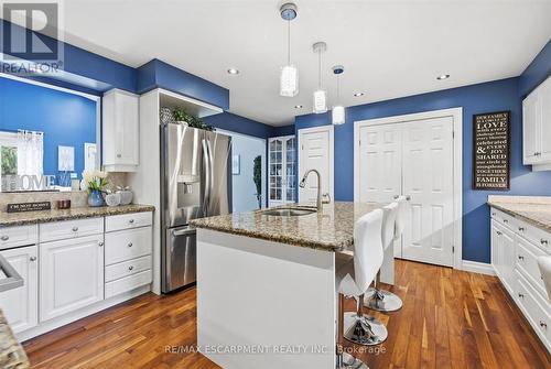 285 Glen Afton Drive, Burlington, ON - Indoor Photo Showing Kitchen With Upgraded Kitchen