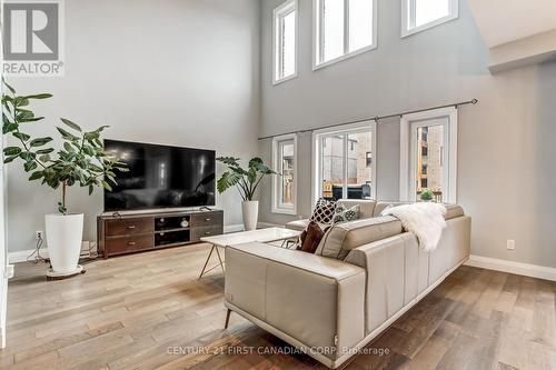 753 Superior Drive, London North (North B), ON - Indoor Photo Showing Living Room