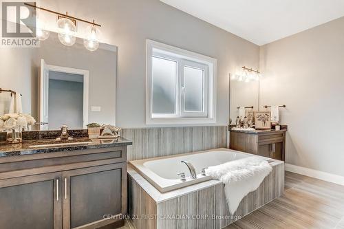 753 Superior Drive, London North (North B), ON - Indoor Photo Showing Bathroom