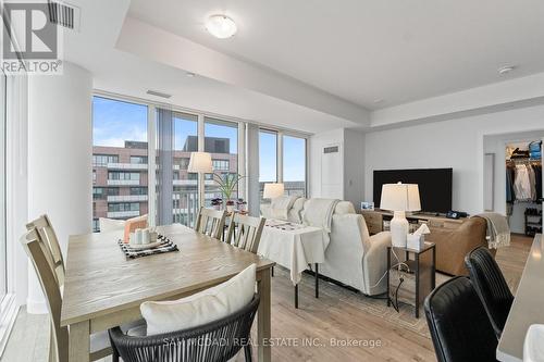 912 - 220 Missinnihe Way, Mississauga, ON - Indoor Photo Showing Dining Room