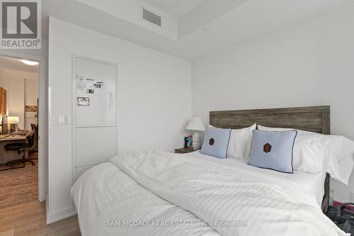912 - 220 Missinnihe Way, Mississauga, ON - Indoor Photo Showing Bedroom