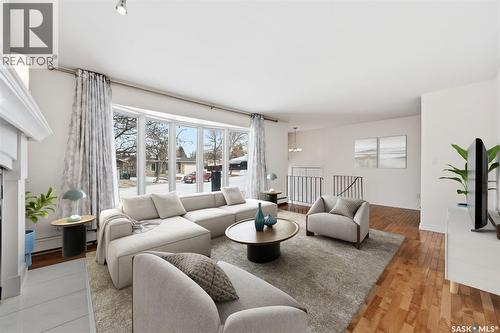 419 Chitek Crescent, Saskatoon, SK - Indoor Photo Showing Living Room