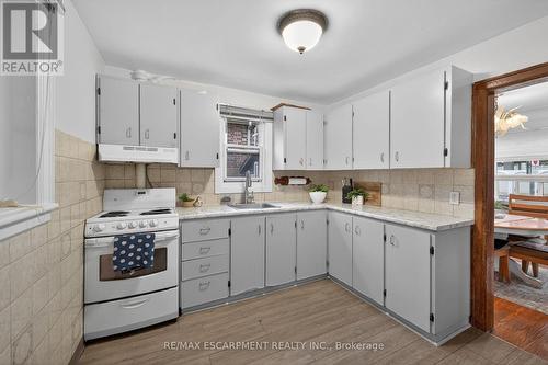 144 Hunter Street W, Hamilton, ON - Indoor Photo Showing Kitchen
