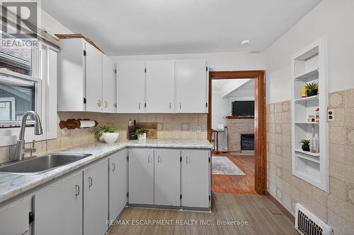 144 Hunter Street W, Hamilton, ON - Indoor Photo Showing Kitchen
