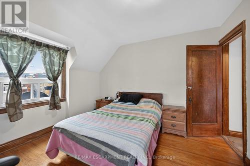 144 Hunter Street W, Hamilton, ON - Indoor Photo Showing Bedroom