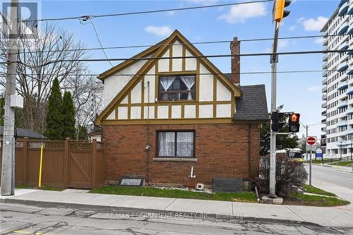 144 Hunter Street W, Hamilton, ON - Outdoor