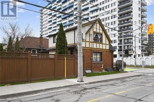 144 Hunter Street W, Hamilton, ON - Outdoor