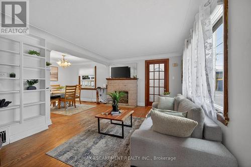 144 Hunter Street W, Hamilton, ON - Indoor Photo Showing Living Room