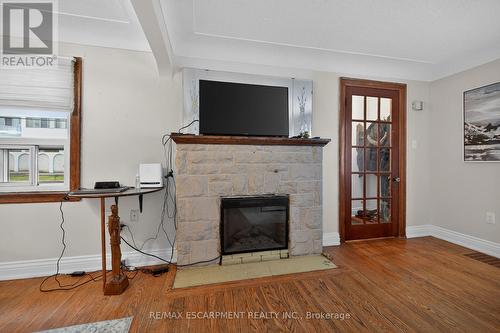 144 Hunter Street W, Hamilton, ON - Indoor Photo Showing Living Room With Fireplace