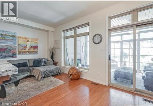 1069 Beach Boulevard, Hamilton, ON - Indoor