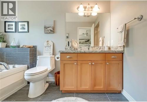 1069 Beach Boulevard, Hamilton, ON - Indoor Photo Showing Bathroom