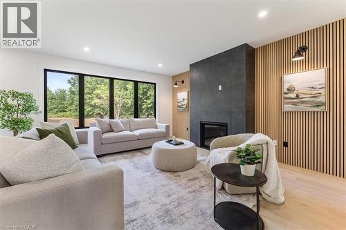 81 Doans Ridge Road, Welland, ON - Indoor Photo Showing Living Room With Fireplace
